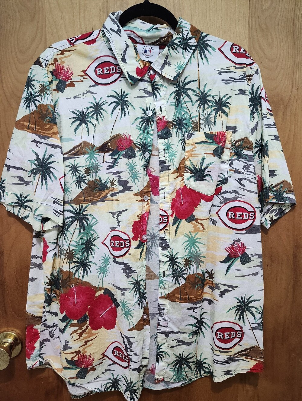 Licensed MLB Cincinnati Reds Hawaiian Button Up Shirt Size XL
